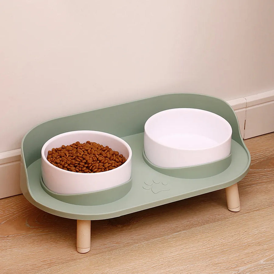 Made from safe and easy-to-clean plastic material, ensuring the health and hygiene of your pet.