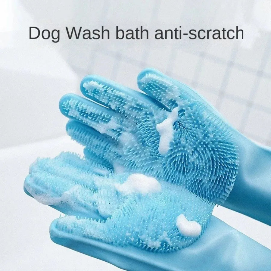 Measuring 13x27cm, the glove offers a comfortable fit for any hand size