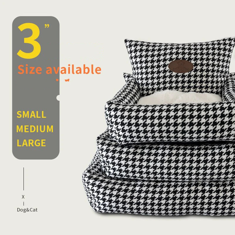 Pattern: The adorable Plaid pattern adds style to your home decor while providing a cozy space for your furry friend.