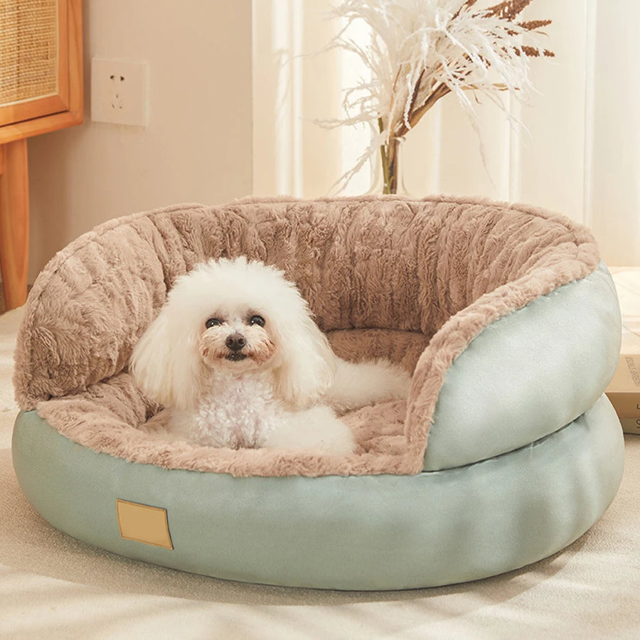 Comfortable: The plush bed is super soft and comfortable, caring for pet skin, keeping your cat and dog comfortable, creating a good sleeping atmosphere.