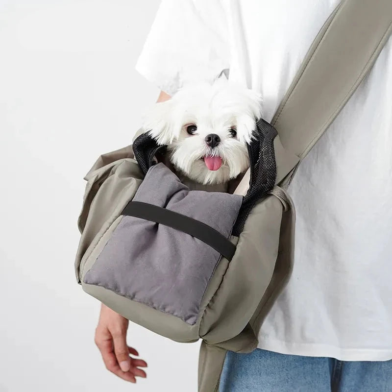 Weight: Weighing at just 0.7kg, this bag is lightweight and comfortable to carry, even with your furry friend inside.