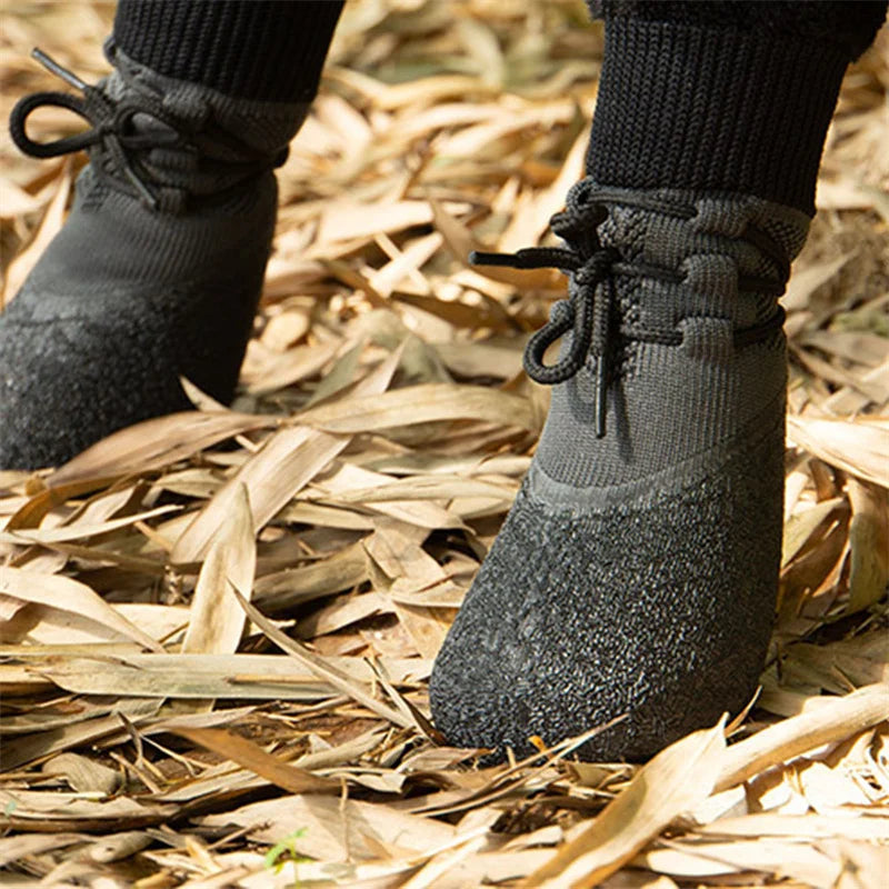 Color: The stylish black color adds a touch of fashion to your dog's attire.